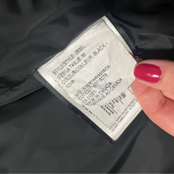 CANADA GOOSE - Buttoned/ Zippered Winter Coat - Mint Condition - Women’s M - Picture 14 of 14